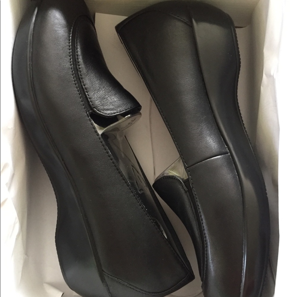 Dansko pump / loafer - size 39, brand new in box